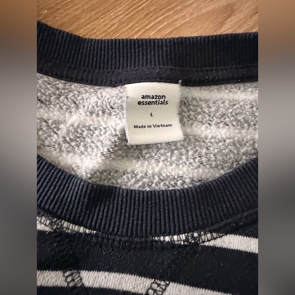 Amazon Essentials Women's Long Sleeve Striped Top - Navy and White - Picture 5 of 8
